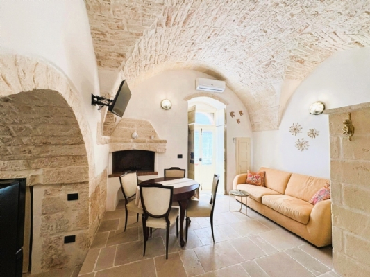 (Cod. Immobile: 5476899) Casa indipendente ristrutturata con doccia (Cromoterapia) - Tipologia: Casa a Ceglie Messapica (Brindisi) Puglia