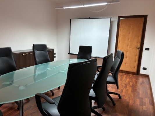 (Cod. Immobile: 122619250) Immobile di 250 m² con 5 stanze e sala riunioni - Tipologia: Locale a Brindisi (Brindisi) Puglia